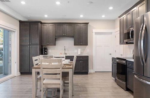 Traverse City Condo | ♛ 539 Bay St ⁀➷ Luxury Downtown 2BDR Lake View Penthouse Condo steps to Beach!