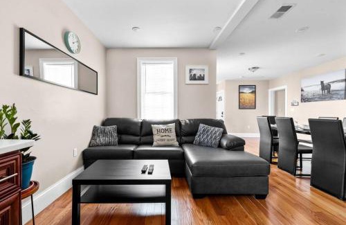 Quincy Apartment | 555-2 6BR Quincy - Spacious Apt near Perry Beach