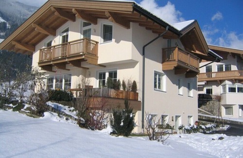 Hippach Apartment | 55m² large apartment with terrace and garden and separate entrance