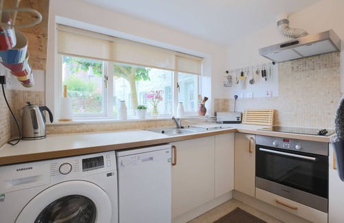 Kirkcudbright Cottage | 57 High Street - a house that sleeps 5 guests in 2 bedrooms