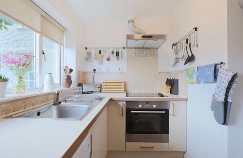 Kirkcudbright Cottage | 57 High Street - a house that sleeps 5 guests in 2 bedrooms