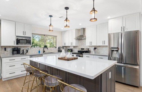 Swiss Manor House | 5BR/3BA Mountain Retreat: Fun in Flagstaff