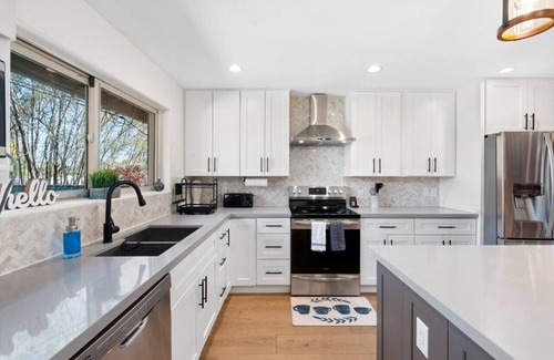 Swiss Manor House | 5BR/3BA Mountain Retreat: Fun in Flagstaff