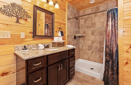 Gatlinburg - Pigeon Forge Cabin | 5br/5.5ba CABIN FOR 16, MOUNTAIN VIEWS, POOL, HOT TUB, GAME ROOM, THEATER ROOM