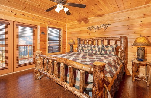 Gatlinburg - Pigeon Forge Cabin | 5br/5.5ba CABIN FOR 16, MOUNTAIN VIEWS, POOL, HOT TUB, GAME ROOM, THEATER ROOM