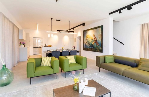 Skrip Villa | 5BR/5BA Sanctuary for 10 with Heated Pool, Waterfall, and jaccuzzi