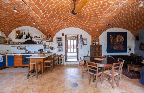 San Damiano dʼAsti House | 5BR Hilltop Wine country home w pool and spectacular views near Alba and Barolo