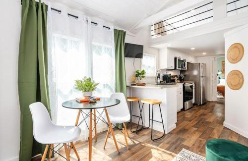 Guntersville Apartment | 6 A Little Wanderlust Lux Tiny House, Firepit, Boat Parking, 5 Mins to Lake, Downtown