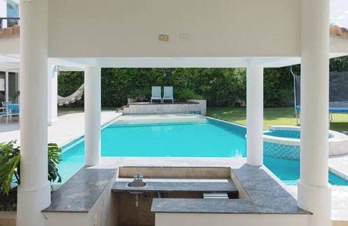 El Palmar Villa | 6 bdr + 7 bthr Villa with Private pool/garden and sunroom๐ท๐/near the beach ๐
 ๐ ๐