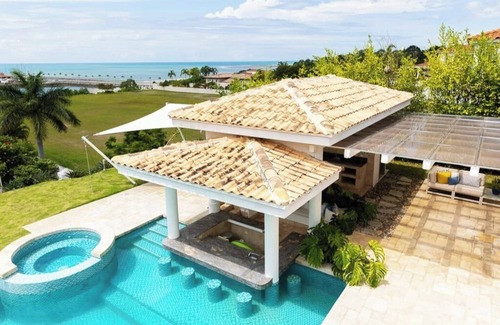 El Palmar Villa | 6 bdr + 7 bthr Villa with Private pool/garden and sunroom๐ท๐/near the beach ๐
 ๐ ๐