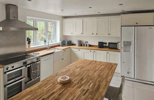 March Cottage | 6 bedroom accommodation in Stonea, near Ely