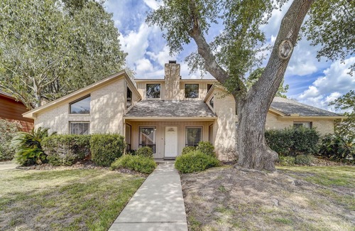 Pinehurst Of Atascocita House | 6-Bedroom Sanctuary w Pool: 30 Mins Downtown PG