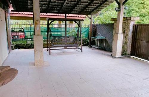 Sungai Pelek Villa | 6 bedroom Villa Medina Bungalow at Pantai Bagan Lalang