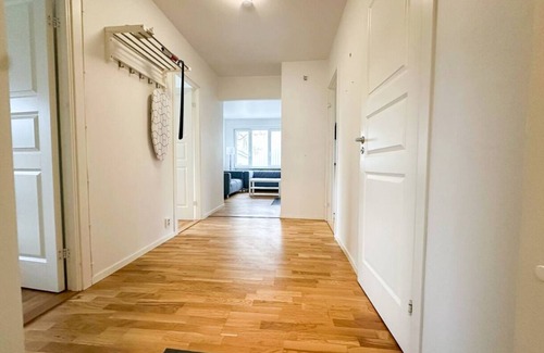 Kyrkbyn Apartment | 6 Beds For Workers - 3BR - Parking lot - Near Volvo