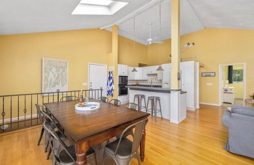 Bonnet Shores House | 6 BR Salty Beach Breeze Bonnet Bungalow