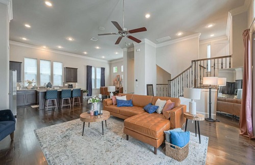 Riverside Terrace Apartment | 6 mins from TX Medical Center | 6 beds | Sleeps 8