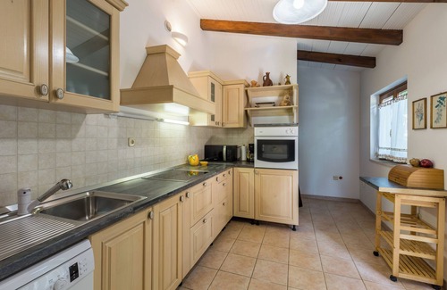 Katun Villa | 6 people, pool, large garden, family friendly, barbecue, ideal for pets