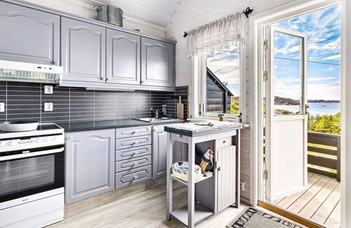 Gulen Municipality House | 6 person holiday home in Ånneland-By Traum