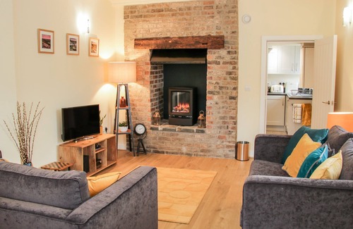 Coalbrookdale Cottage | 6 THE GROVE, family friendly, with a garden in Coalbrookdale