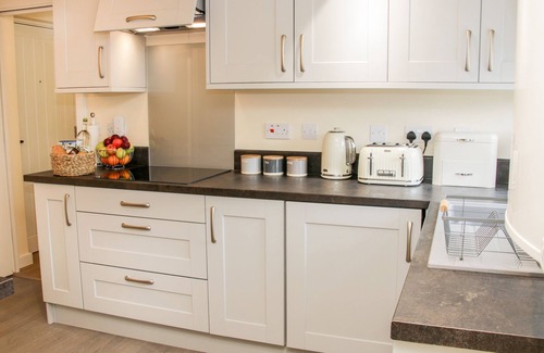 Coalbrookdale Cottage | 6 THE GROVE, family friendly, with a garden in Coalbrookdale