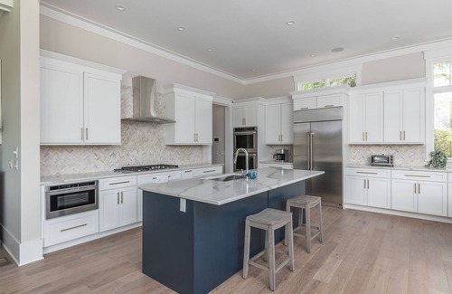 Sea Pines House | 60 S Sea Pines Drive - 10/10 Rating - 6 bedrooms/8 bath home in Sea Pines!