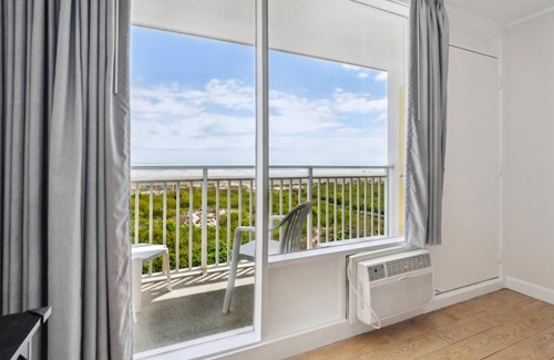 Wildwood Crest Condo | 6201 Ocean Ave, Unit 511 - The Nassau Inn