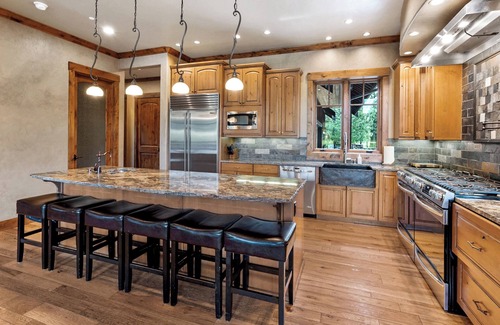 Cle Elum Cabin | 6300, SF 7 Bdr w/Pool, Hot Tubs, Golf Sim, Bar and Huge Game Room on Prospector