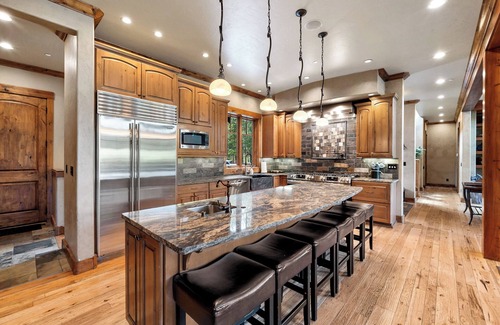 Cle Elum Cabin | 6300, SF 7 Bdr w/Pool, Hot Tubs, Golf Sim, Bar and Huge Game Room on Prospector