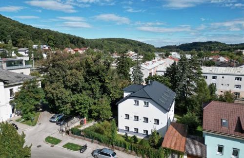 Purkersdorf Apartment | 65m2 Apartment near Vienna - Up to 6 Guests - Self Check-in - Free Parking