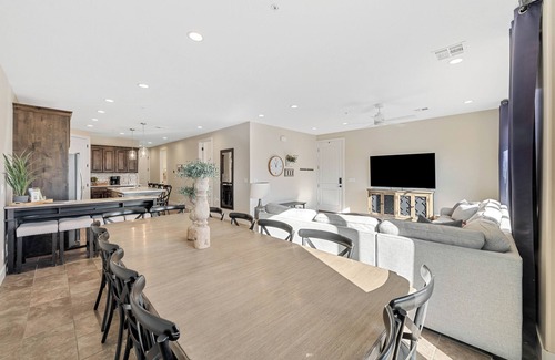 Washington House | 6BR/6.5BA, POOL, Hot Tub, Game Room, Golf-Sleeps 22!