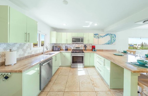 Arashi Villa | 6BR/6BA 5 Mins to Beach | Alegria Villa by Bocobay