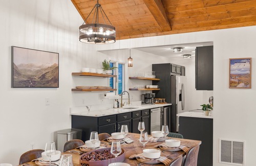 Massanutten House | 6BR Designer Home in Massanutten with Hot Tub, Sauna