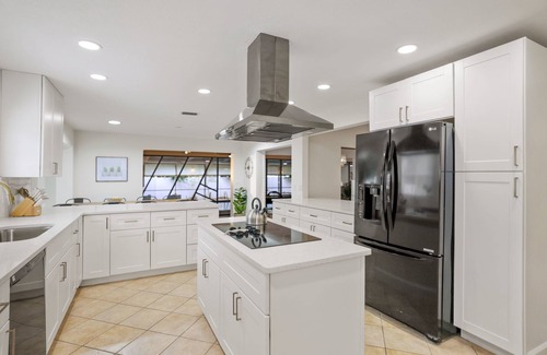 Seminole House | 6BR Dream Pad ★ Pool, Games, Family Fun