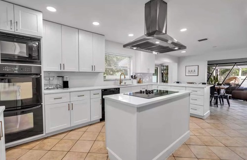 Seminole House | 6BR Dream Pad ★ Pool, Games, Family Fun