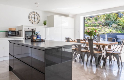 Challaborough House | 7 BEACHDOWN, pet friendly, character holiday cottage in Challaborough