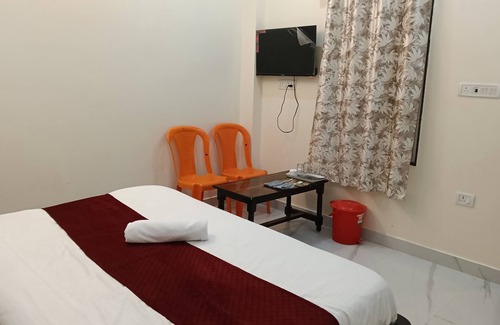 Ayodhya Hotel | 7-bedroom hotel in Ayodhya with AC Hotel Abhinandan palace ram mandir by 500 mtr