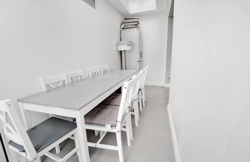 Higham Hill House | 7 Bedroom house, garden, 3 Bathrooms, 10 minute walk Tube station