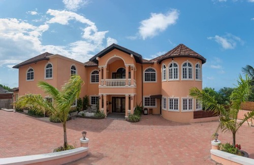 Montego Bay Villa | 7 Bedroom Luxury Villa Fully Staffed with Chef