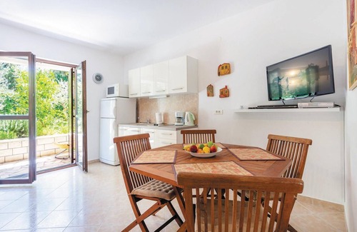 Okrug Donji House | 7 bedroom nice home in Okrug Donji