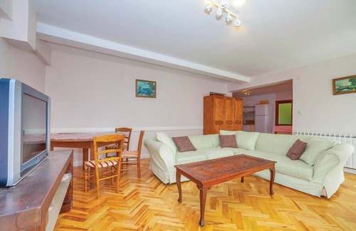 Crni Kal House | 7 bedroom pet friendly home in Crni Kal