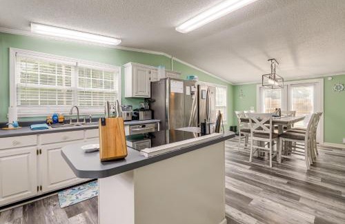 Sneads Ferry House | 7 Mi to Beach! Sneads Ferry Family Home with Hot Tub