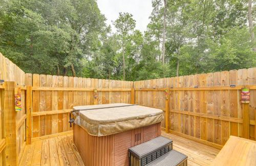 Sneads Ferry House | 7 Mi to Beach! Sneads Ferry Family Home with Hot Tub
