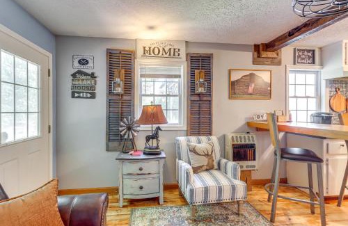 Ranger House | 7 Mi to Carters Lake Cabin with Pond and Pedal Boat!