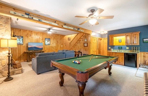 Seven Devils Cabin | 7 Oaks: Mountain Log Cabin, Hot Tub, Two Fishing Ponds, Waterfront (Lake View), Pool Table, Same .