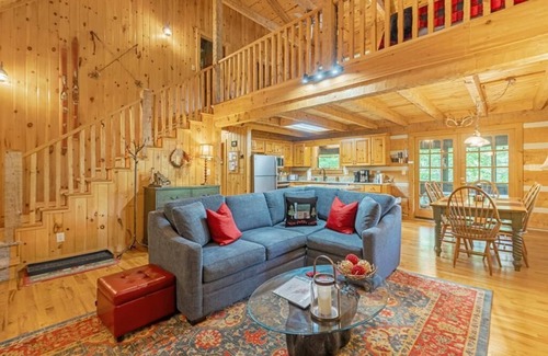 Seven Devils Cabin | 7 Oaks: Mountain Log Cabin, Hot Tub, Two Fishing Ponds, Waterfront (Lake View), Pool Table, Same .