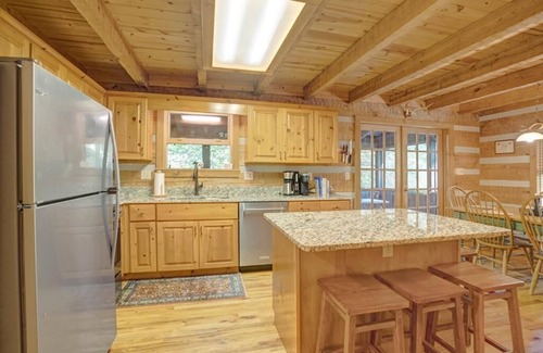 Seven Devils Cabin | 7 Oaks: Mountain Log Cabin, Hot Tub, Two Fishing Ponds, Waterfront (Lake View), Pool Table, Same .