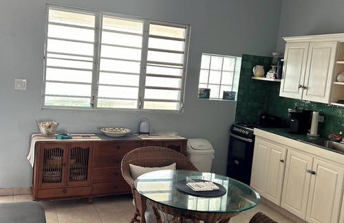Sandy Hill Condo | 7 Summers. Renovated studio with WIFI, AC, Pool, rooftop deck & amazing views!