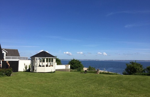 Erslev House | 70 m2 lovely holiday flat near Hanklit. Only 20 metres to the Limfjord