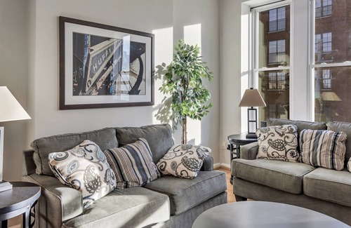 Soulard Apartment | 715a - Settle into Soulard! 4 beds 2 full baths