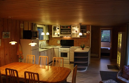 Ronbjerg Cottage | 72 m2 lovely summer cottage situated on 2,850 m2 nature ground. Near the beach.